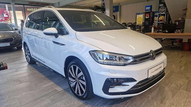 Gebraucht VW Touran R-line 150 PS (110 kW) 2024 Weiß Van / Kleinbus