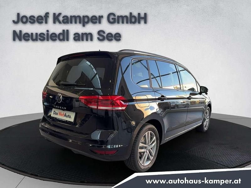 Gebraucht VW Touran 150 PS (110 kW) 2024 Schwarz  metallicperleffektno Van / Kleinbus