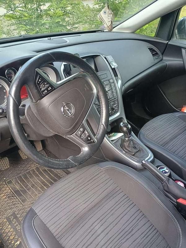 Gebraucht Opel Astra Edition 110 PS (80 kW) 2015 Schwarz Kombi