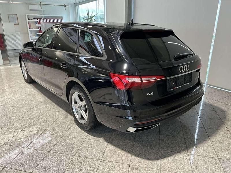 Gebraucht Audi A4 Sport 136 PS (100 kW) 2023 Schwarz Kombi