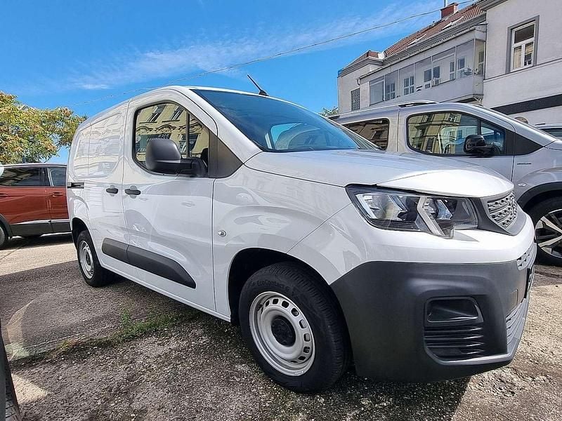 Weiß Gebraucht 2023 Peugeot Partner S Van / Kleinbus | € 19.970 (Fairer Preis) - Bild 1/4