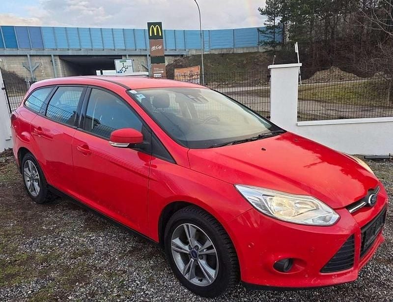 Gebraucht Ford Focus 95 PS (69 kW) 2011 Rot Kombi