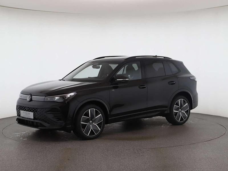 Neu VW Tiguan Sport 150 PS (110 kW) 2025 Schwarz  metallic SUV