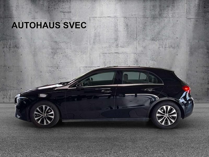 Gebraucht Mercedes A180 136 PS (100 kW) 2023 Schwarz Limousine