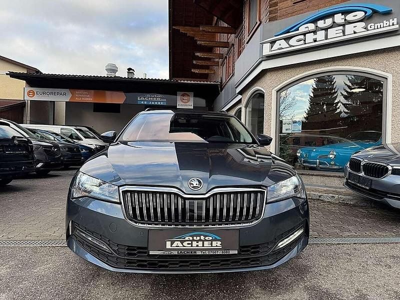 Gebraucht Skoda Superb Style 122 PS (89 kW) 2022 Grau Kombi