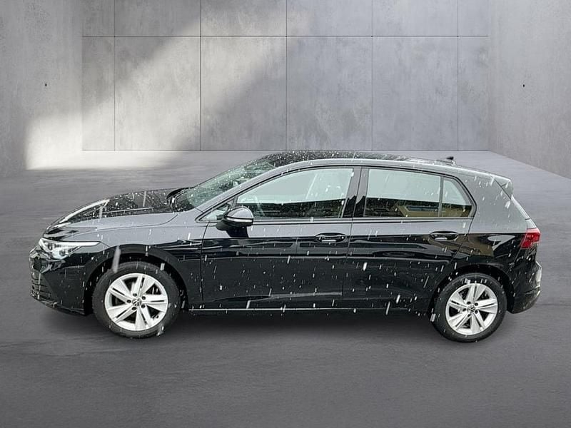 Gebraucht VW Golf VIII Life 110 PS (80 kW) 2022 Schwarz  metallicperleffektno Limousine