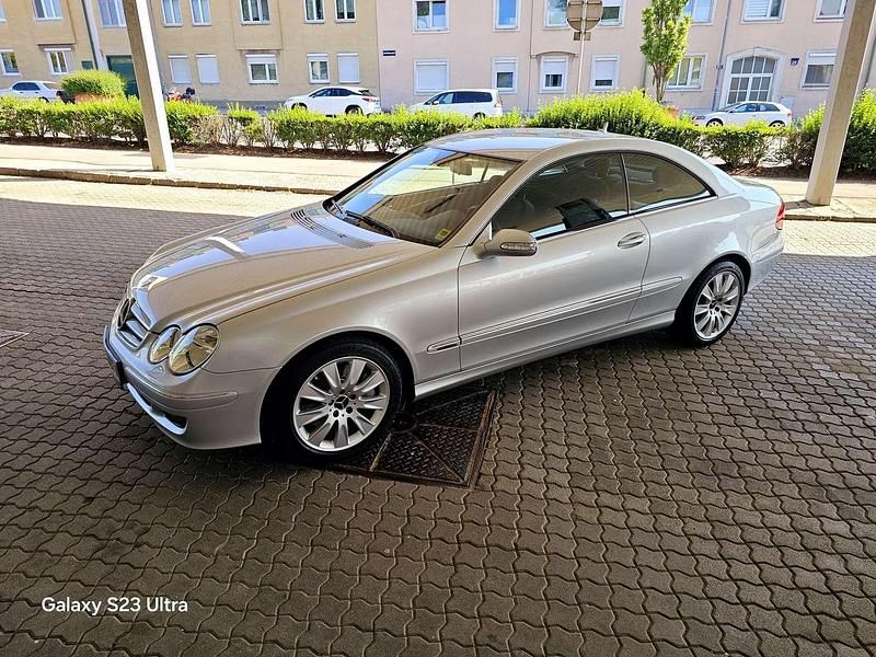 Silber Gebraucht 2007 Mercedes CLK320 Elegance Coupé | € 12.500 - Bild 1/4
