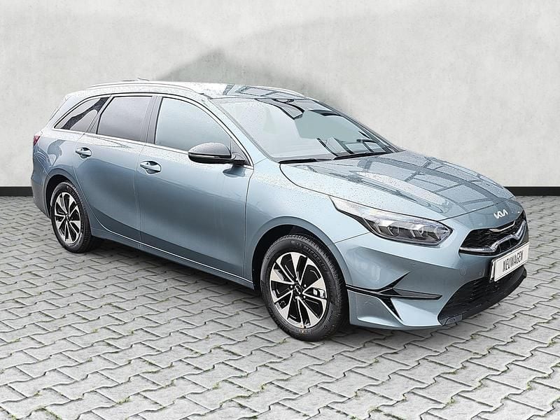 Neu Kia Ceed Sportswagon 101 PS (74 kW) 2025 Grau Kombi