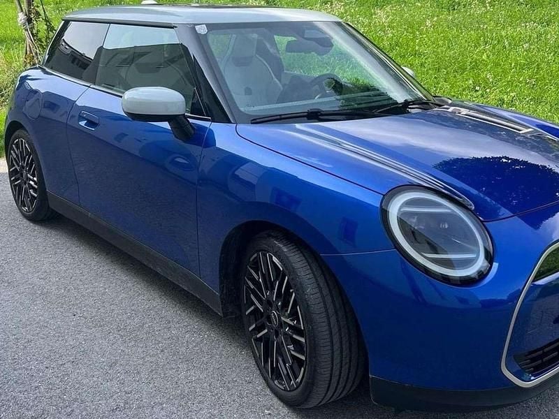 Gebraucht Mini Cooper SE 160 kW (218 PS) 2024 Blau Kleinwagen