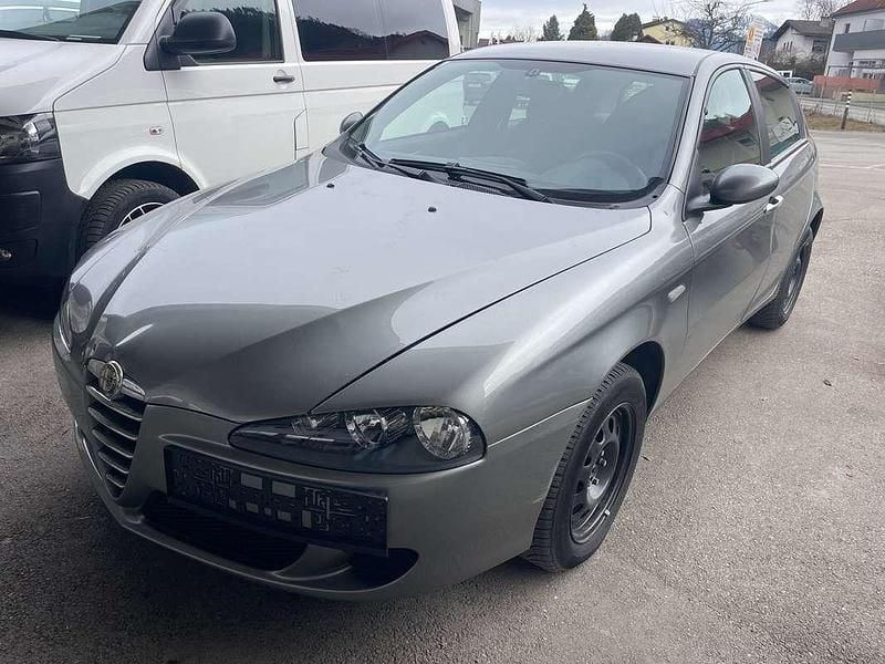 Gebraucht Alfa Romeo 147 Distinctive 116 PS (85 kW) 2005 Grau Kleinwagen
