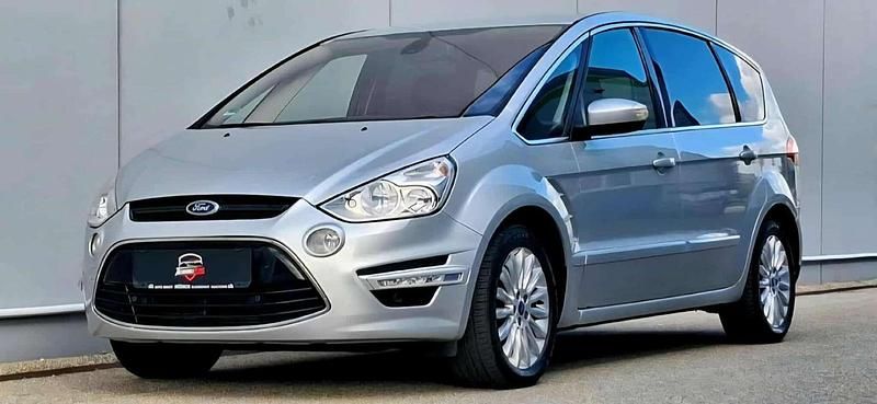 Grau Gebraucht 2011 Ford S-MAX Titanium Van / Kleinbus | € 4.790 (Fairer Preis) - Bild 1/4