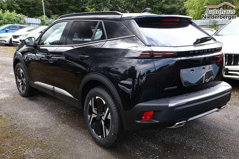 Neu Peugeot 2008 Allure 145 PS (106 kW) 2025 Schwarz SUV