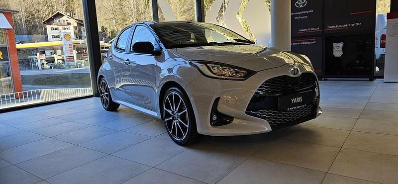 Gebraucht 2025 Toyota Yaris Hybrid Sport Kleinwagen | € 29.990 (Etwas zu teuer) - Bild 1/4