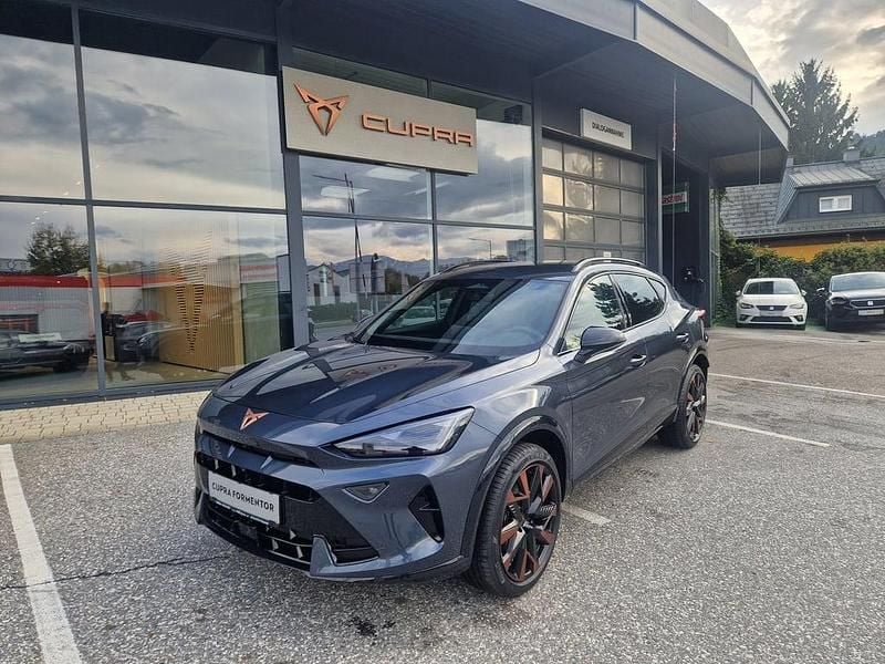 Dunkelgrau metallicperleffekt Neu 2025 Cupra Formentor SUV | € 39.956 - Bild 1/4