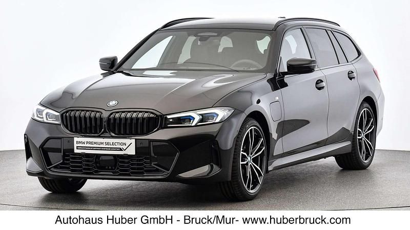 Saphirschwarz Gebraucht 2024 BMW 330e Efficient Dynamics Kombi | € 57.990 - Bild 1/4