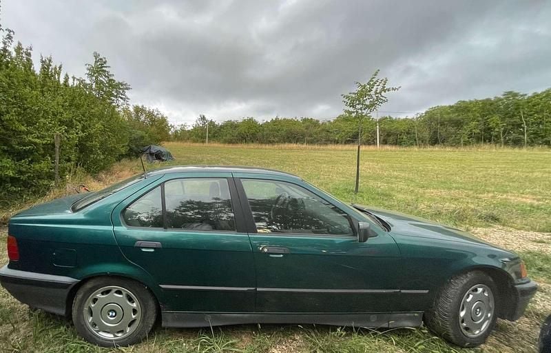 Gebraucht BMW 318 113 PS (83 kW) 1992 Grün Limousine