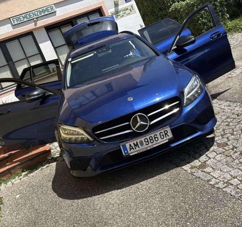 Gebraucht Mercedes C220 194 PS (142 kW) 2019 Blau Kombi