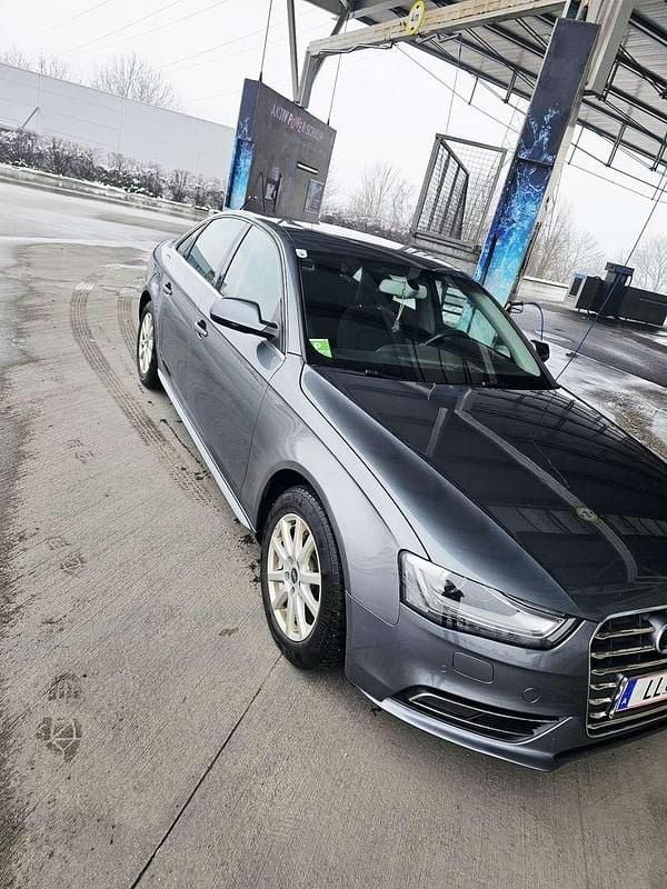 Gebraucht Audi A4 120 PS (88 kW) 2013 Limousine