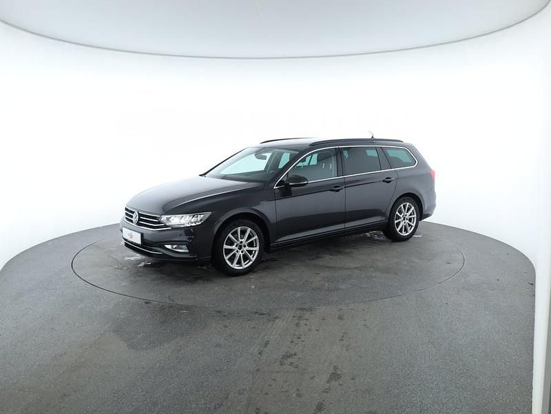 Grau Gebraucht 2022 VW Passat Business Kombi | € 25.590 (Guter Preis) - Bild 1/4