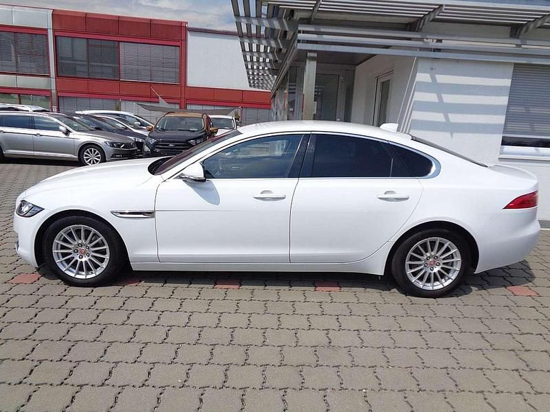 Gebraucht Jaguar XF Prestige 180 PS (132 kW) 2018 Weiß Limousine