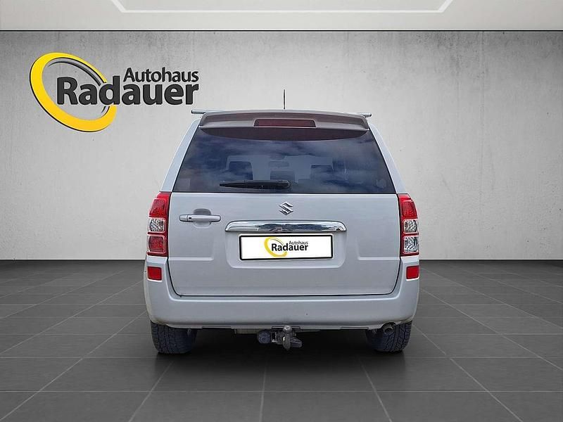 Gebraucht Suzuki Grand Vitara 129 PS (94 kW) 2013 Silber Limousine