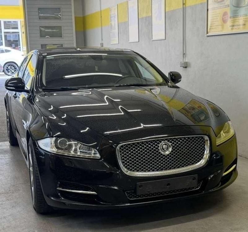 Gebraucht Jaguar XJ Premium Luxury 275 PS (202 kW) 2011 Schwarz Limousine