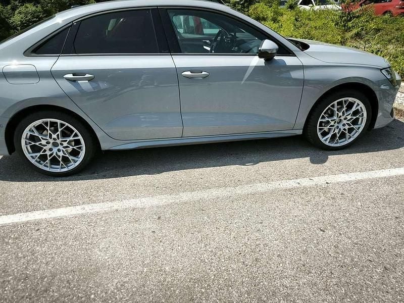 Gebraucht Audi A3 116 PS (85 kW) 2024 Grau Limousine