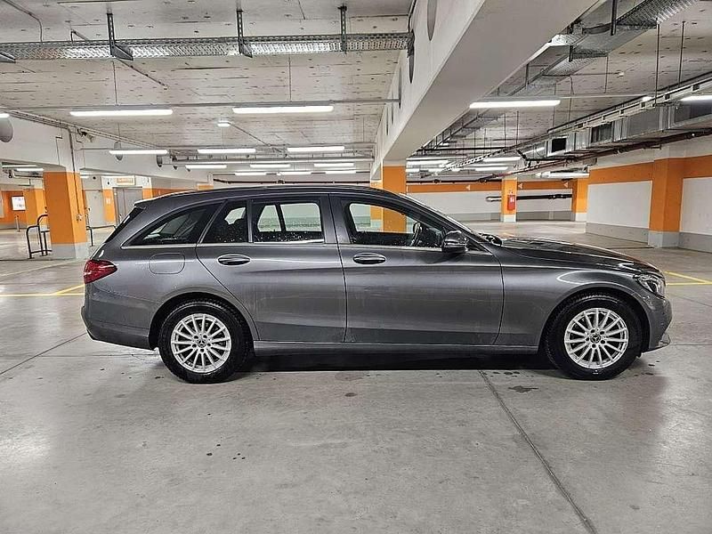 Gebraucht Mercedes C180 122 PS (89 kW) 2019 Grau Kombi