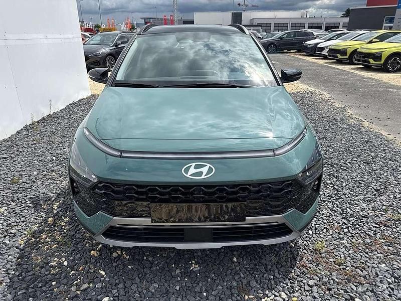 Neu Hyundai Bayon Premium 99 PS (72 kW) 2025 Grün SUV