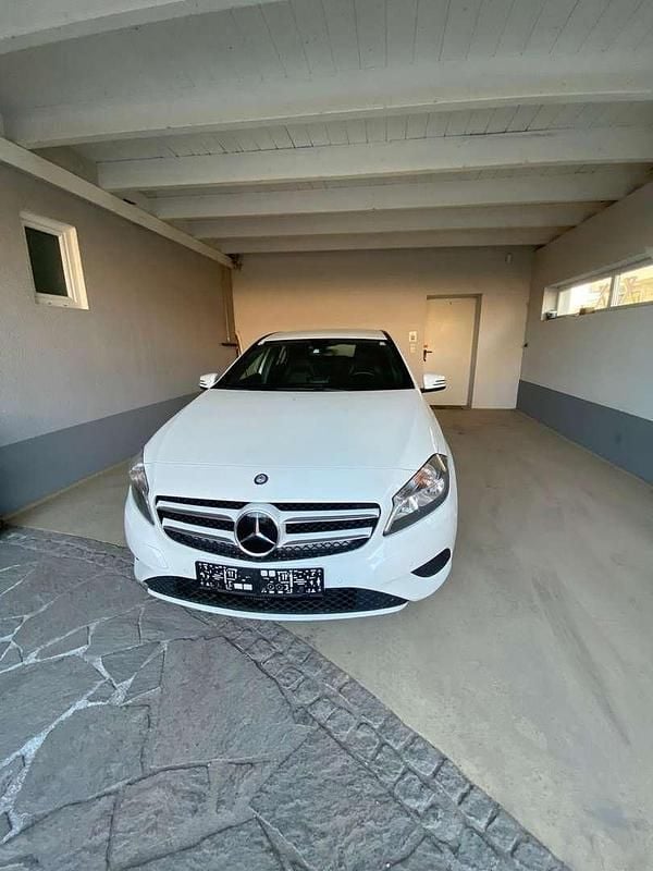 Gebraucht Mercedes A180 Edition 109 PS (80 kW) 2014 Weiß Limousine