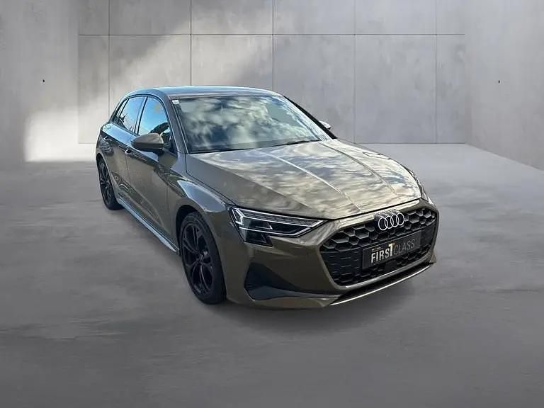 Gebraucht Audi A3 Ambiente 116 PS (85 kW) 2025 Mittelgrün metallic Limousine