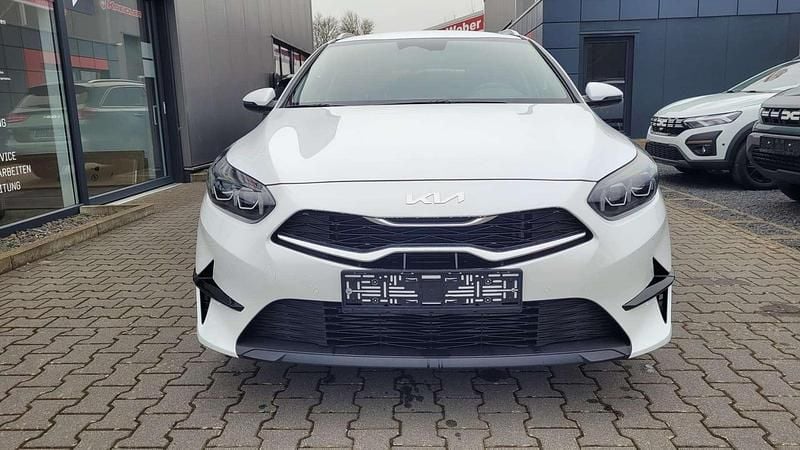 Neu Kia Ceed Sportswagon 140 PS (102 kW) 2025 Weiß Kombi