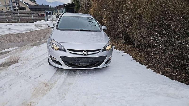 Gebraucht Opel Astra Edition 120 PS (88 kW) 2012 Kombi