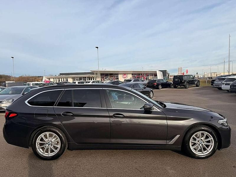 Gebraucht BMW 520 190 PS (139 kW) 2022 Grau Kombi