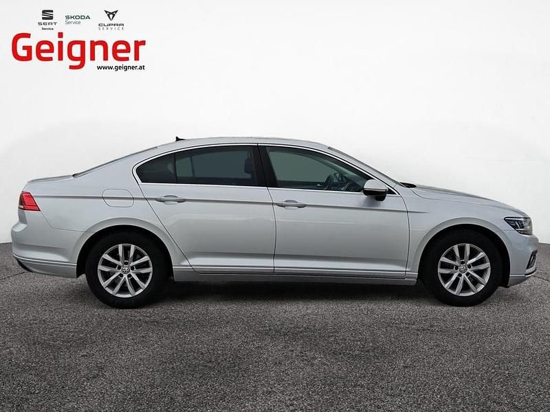 Gebraucht VW Passat 150 PS (110 kW) 2019 Silber  metallic Limousine