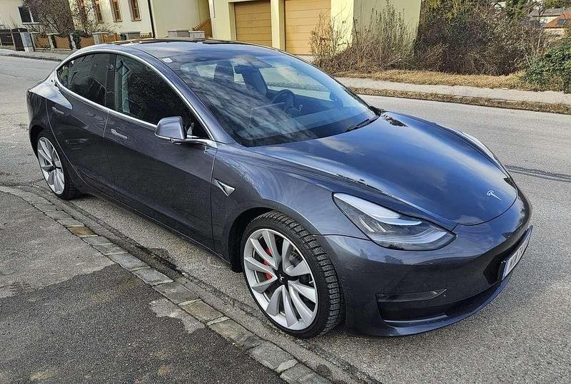 Grau Gebraucht 2020 Tesla Model 3 Performance Limousine | € 26.933 (Fairer Preis) - Bild 1/4