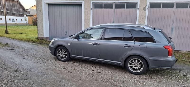 Gebraucht Toyota Avensis Sol 116 PS (85 kW) 2005 Grau Kombi