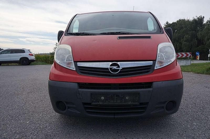 Rot Gebraucht 2012 Opel Vivaro Van | € 2.990 (Guter Preis) - Bild 1/4