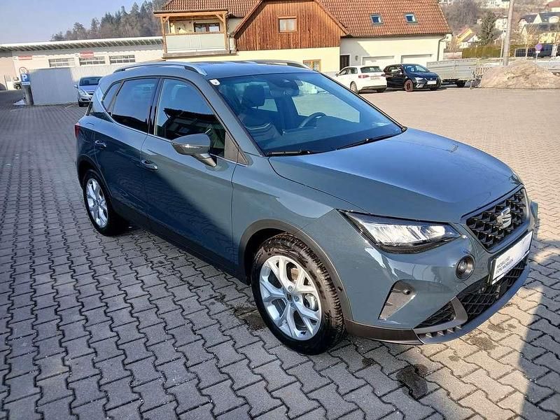 Neu Seat Arona FR 116 PS (85 kW) 2025 Dunkelblau  normal SUV