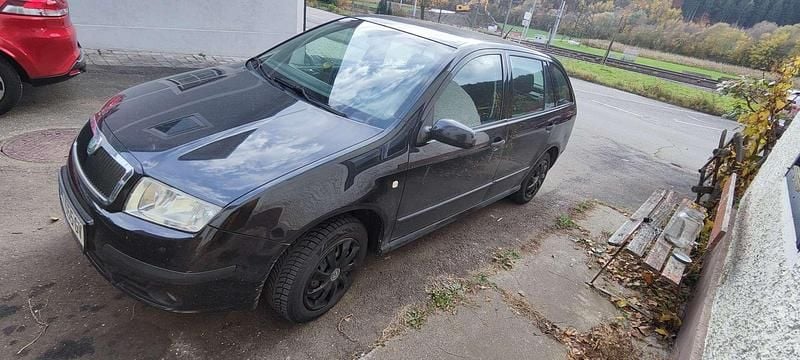 Schwarz Gebraucht 2005 Skoda Fabia Ambiente Kombi | € 2.000 - Bild 1/4