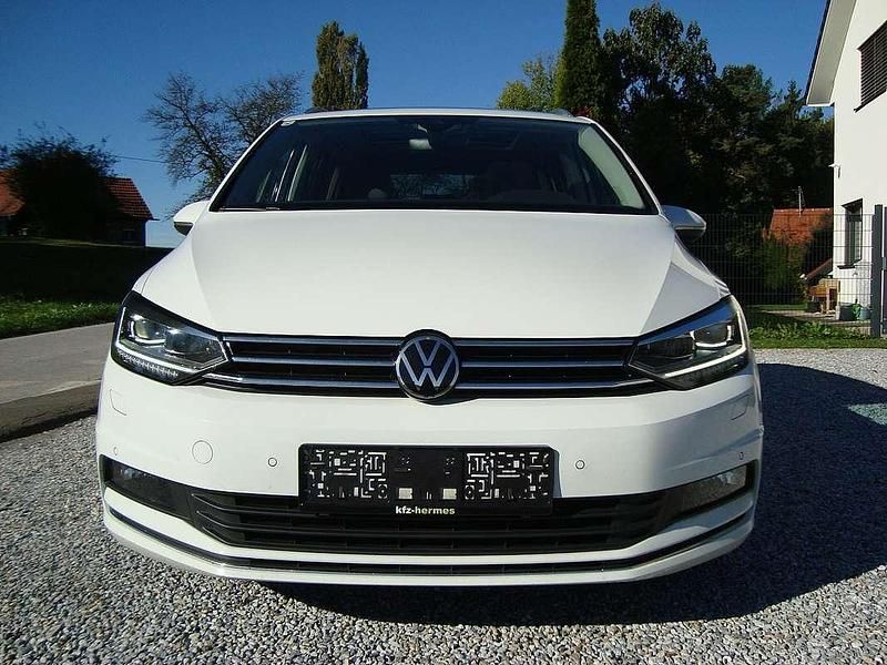 Gebraucht VW Touran Highline 150 PS (110 kW) 2022 Weiß Van / Kleinbus