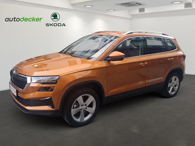 Mittelorange metallic Neu 2025 Skoda Karoq Selection SUV | € 37.190 (Fairer Preis) - Bild 1/4