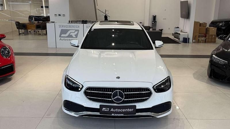 Gebraucht Mercedes E220 Avantgarde 194 PS (142 kW) 2021 Weiß Limousine
