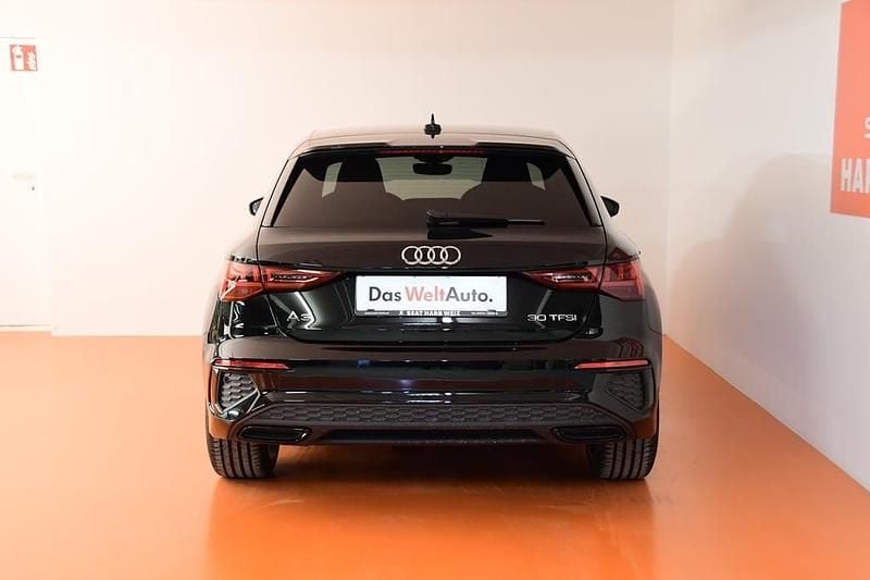 Gebraucht Audi A3 S-Line 110 PS (80 kW) 2023 Schwarz  metallicperleffektno Limousine