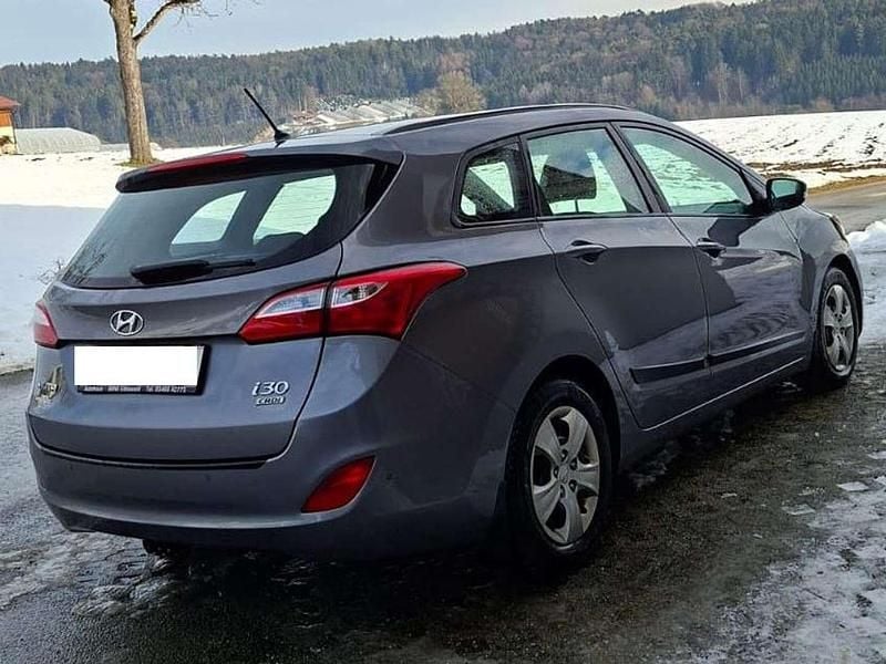Gebraucht Hyundai i30 90 PS (66 kW) 2012 Grau Kombi