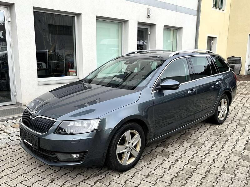 Grau Gebraucht 2015 Skoda Octavia Style Kleinwagen | € 8.980 (Guter Preis) - Bild 1/4