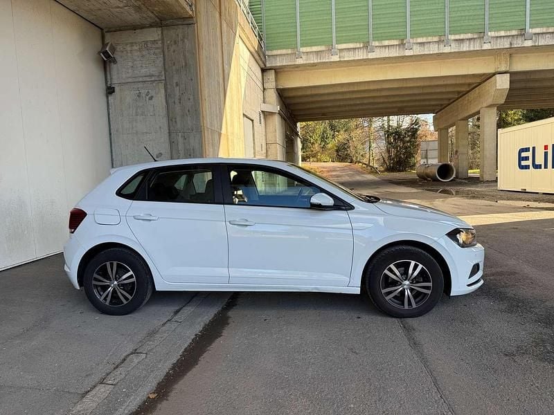 Gebraucht VW Polo 65 PS (47 kW) 2017 Weiß Kleinwagen