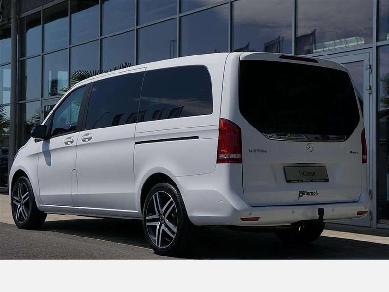 Weiß Gebraucht 2018 Mercedes E250 Avantgarde Kombi | € 49.999 (Fairer Preis) - Bild 1/4