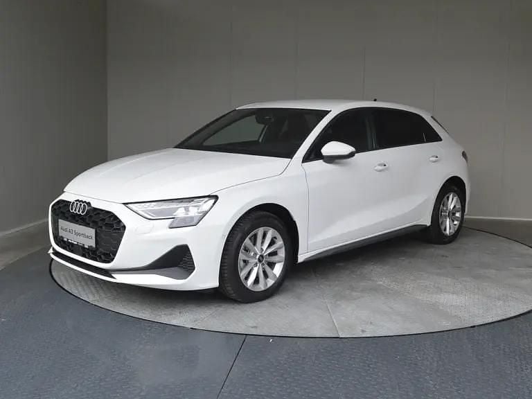 Neu Audi A3 Ambiente 116 PS (85 kW) 2025 Weiss  normal Limousine