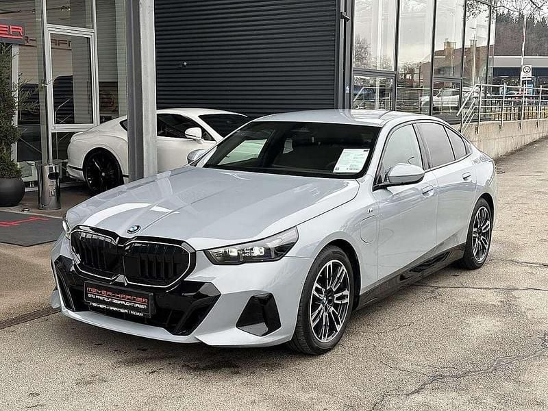 Gebraucht BMW 530e M Sport 190 PS (139 kW) 2025 Grau Limousine